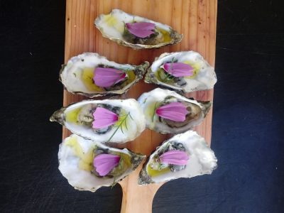 manon_fouchard_-huitres Oysters with flowers by Manon Fouchard